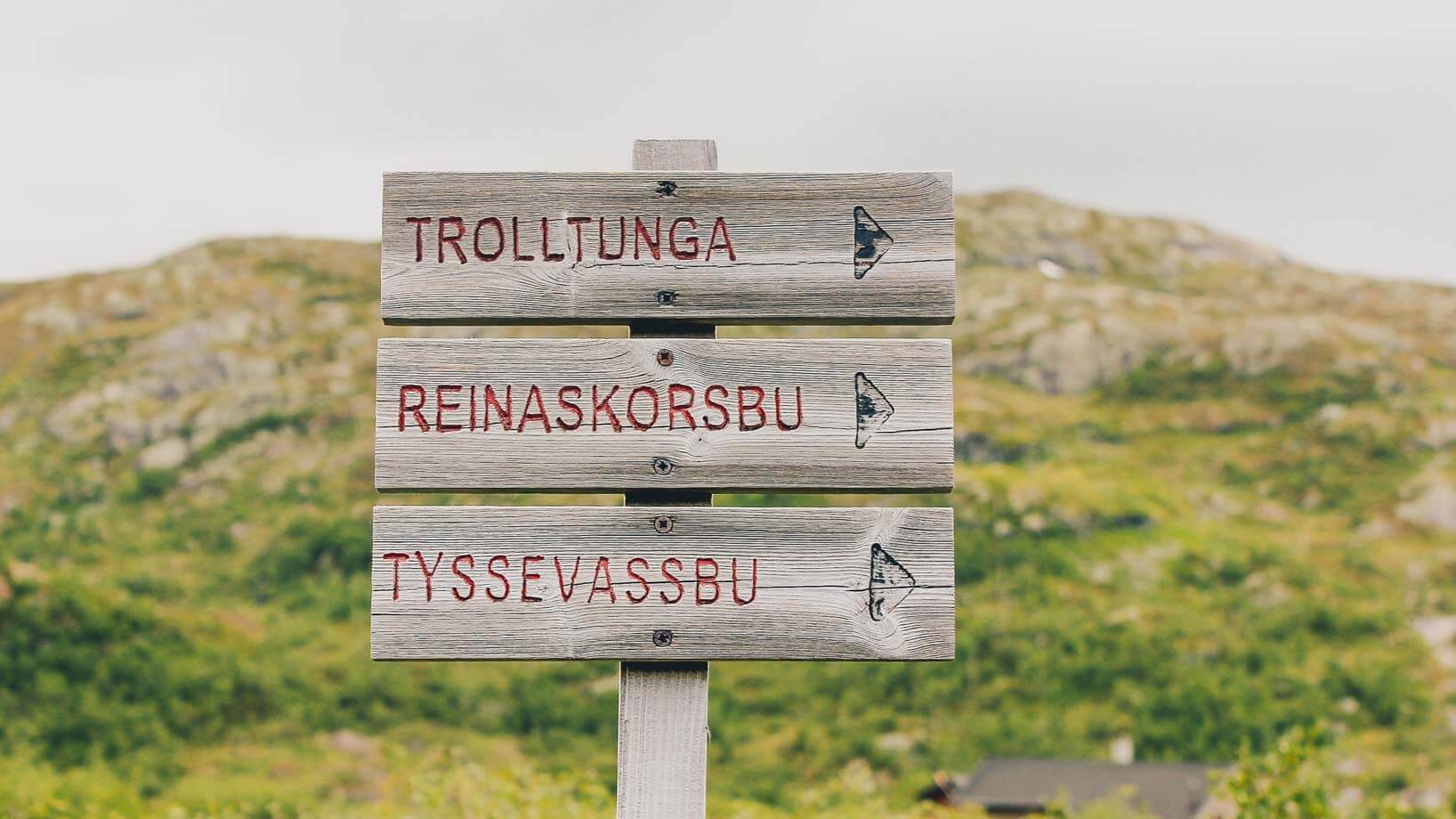 Trolltunga Hike Guide - Trail Signs