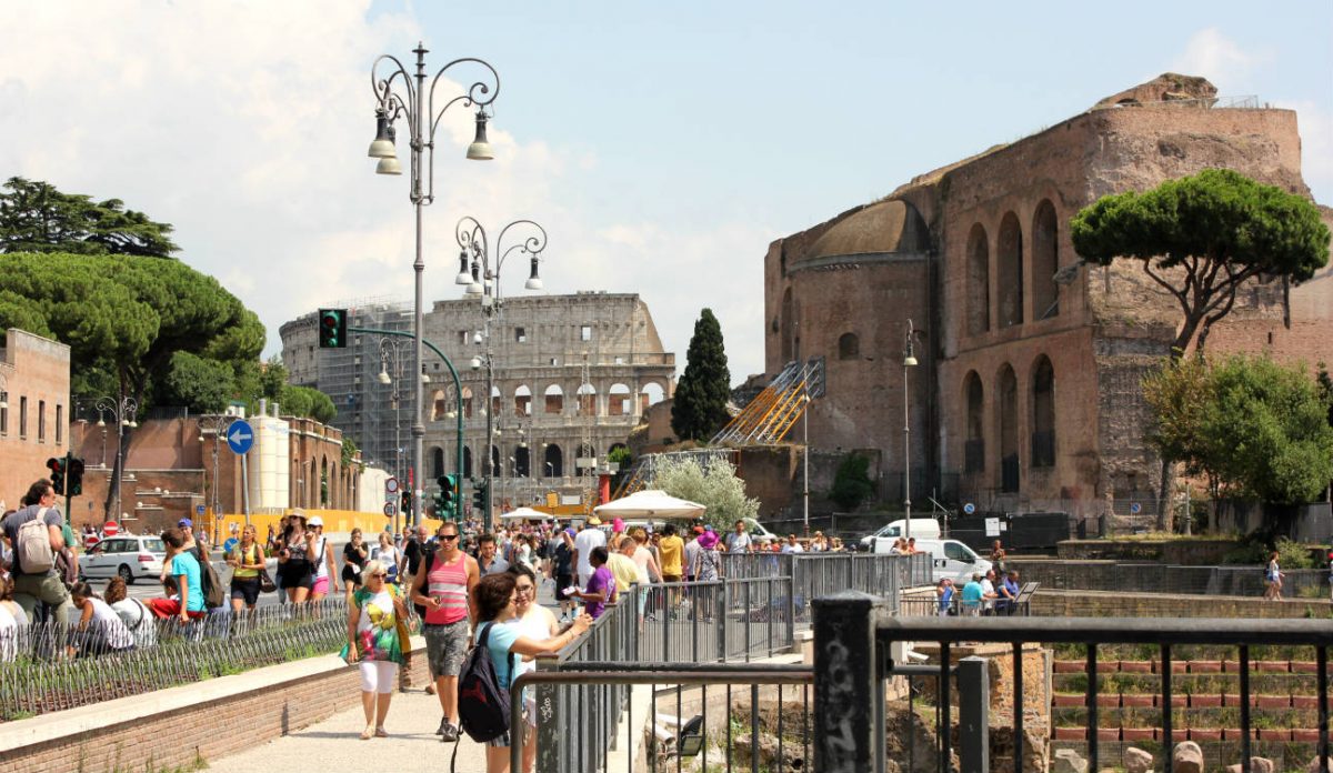 10 REASONS TO LOVE AND HATE ROME - Travel Monkey