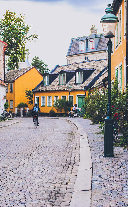 Studying and living in Lund Sweden, through the eyes of alumni of Lund University. Lund is home to one of the biggest university in #Sweden. Where to go in #Lund? Discover some secret cools spots known by local students. #LundUniversity #Travel #StudyInSweden