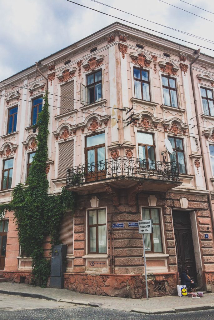 chernivtsi buildings