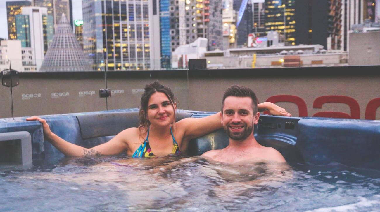 This is how you should see Melbourne. Rooftop jacuzzi in Melbourne Space hotel