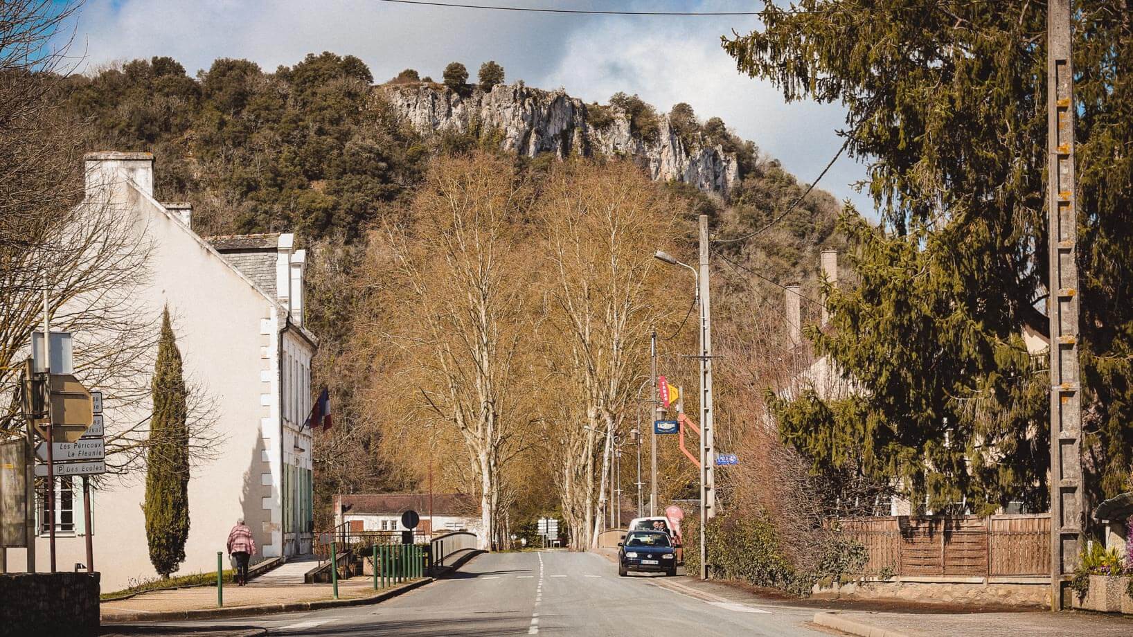 Dordogne Villages in Southwest France, Condat-suz-Vezere main road_