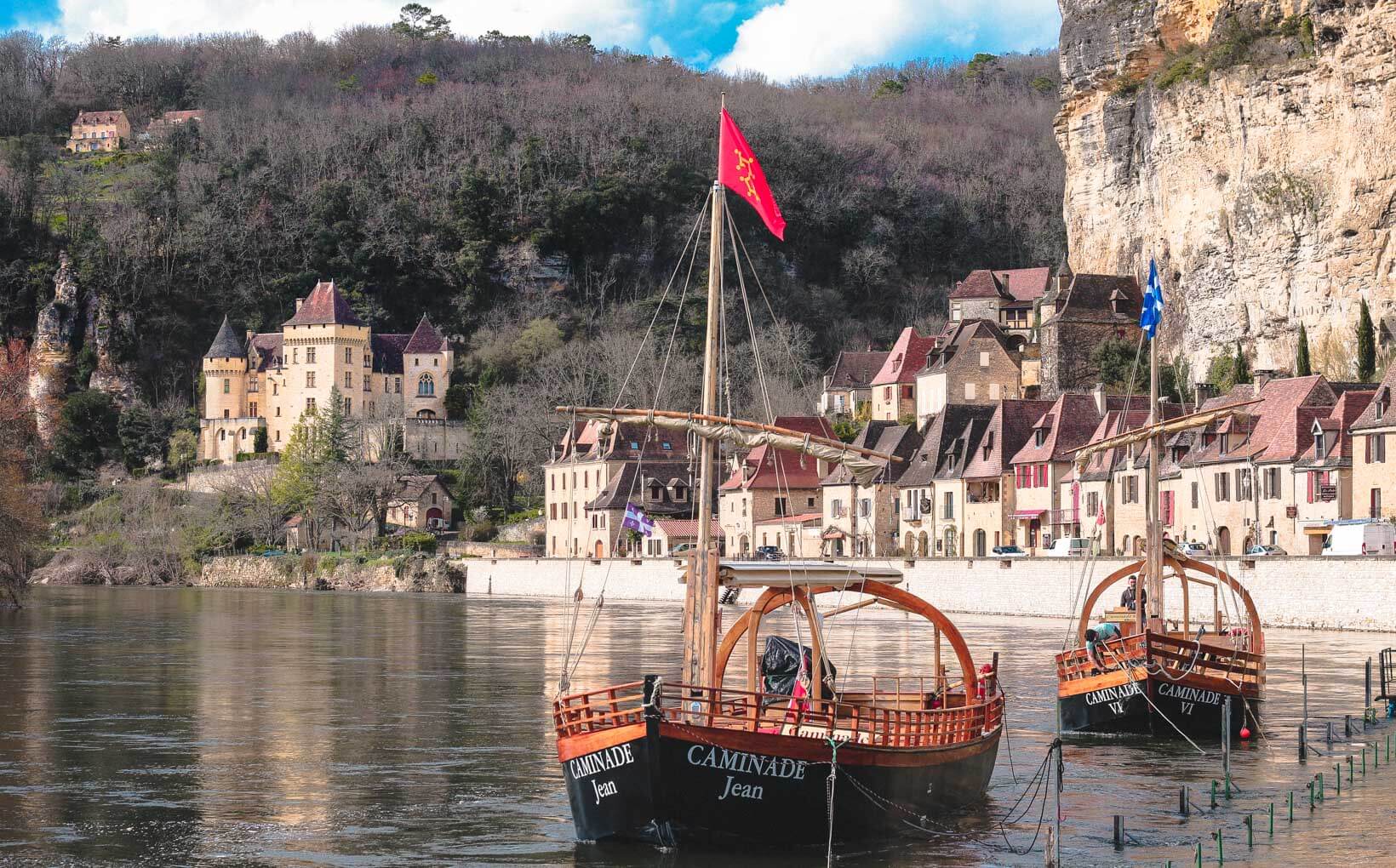 La Roque-Gageac Dordogne Villages in Southwest France,_