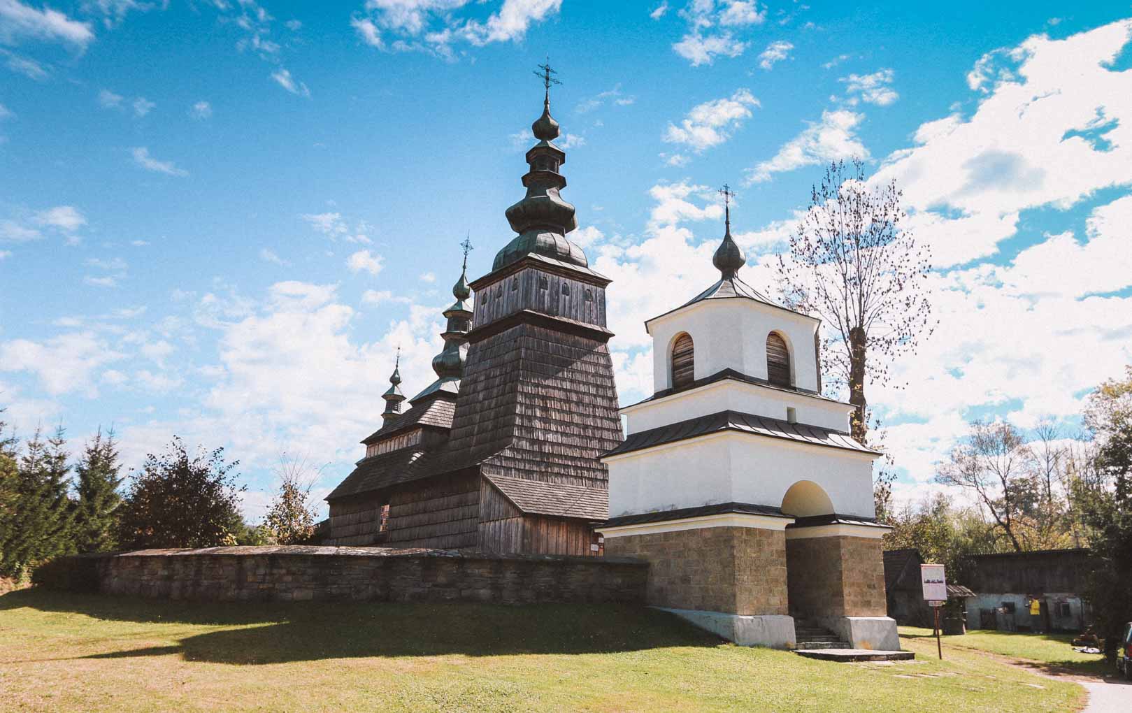 Дерев'яна церква в Овчарі. Місто Світу Gorlice - ідеальна база для вивчення Бескида Ніски