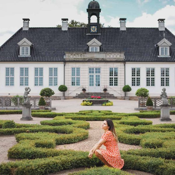 Guide to 10 best castles of Denmark located on a short day trip from Copenhagen, including Kronborg, Fredensborg, Amalienborg, and other Copenhagen castles.