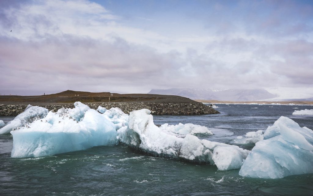 Jökulsárlón-Glacier-Lake-in-Iceland-2