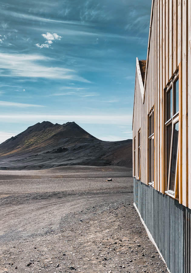 Lonely-cafe-in-the-middle-of-nowhere-in-Iceland-Fjalladyrd-Kaffi